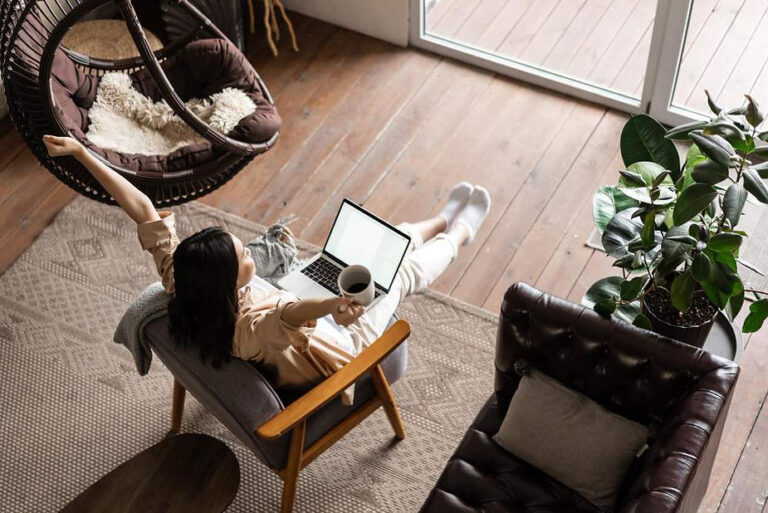 Read more about the article Hybrid Workplace Technology: Essential Tools for Success