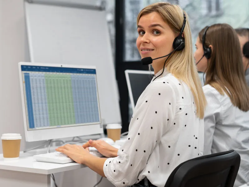 Women leveraging automation in call centers to complete her work.