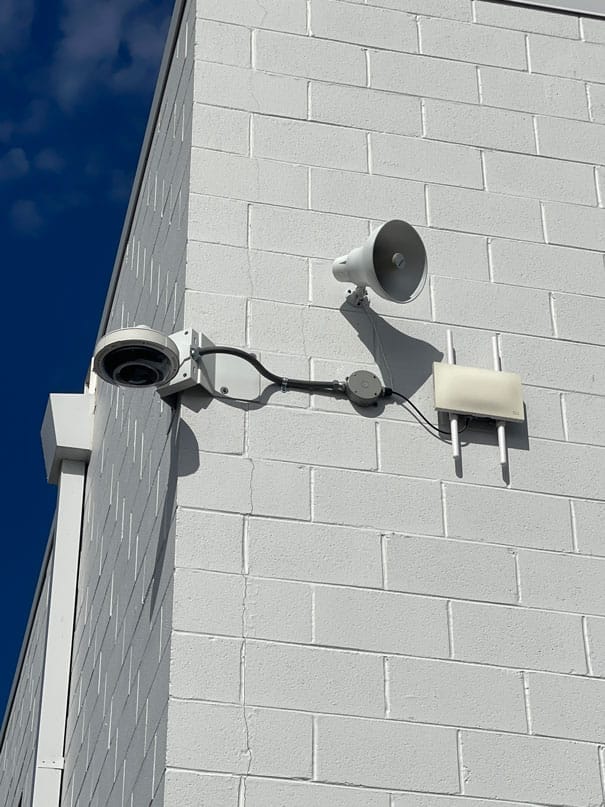 axis exterior camera speaker wifi 1